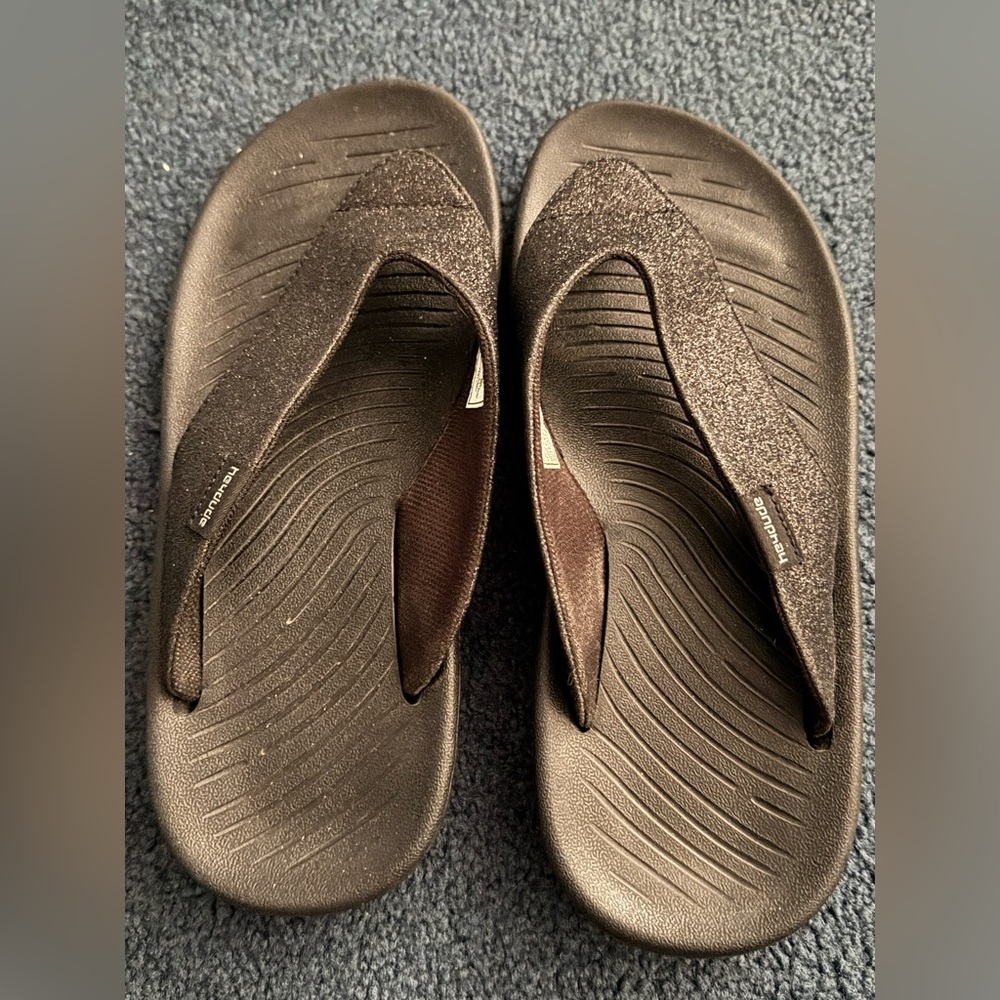 Women’s black sparkly Hey Dudes flip flop shoes sz 8
